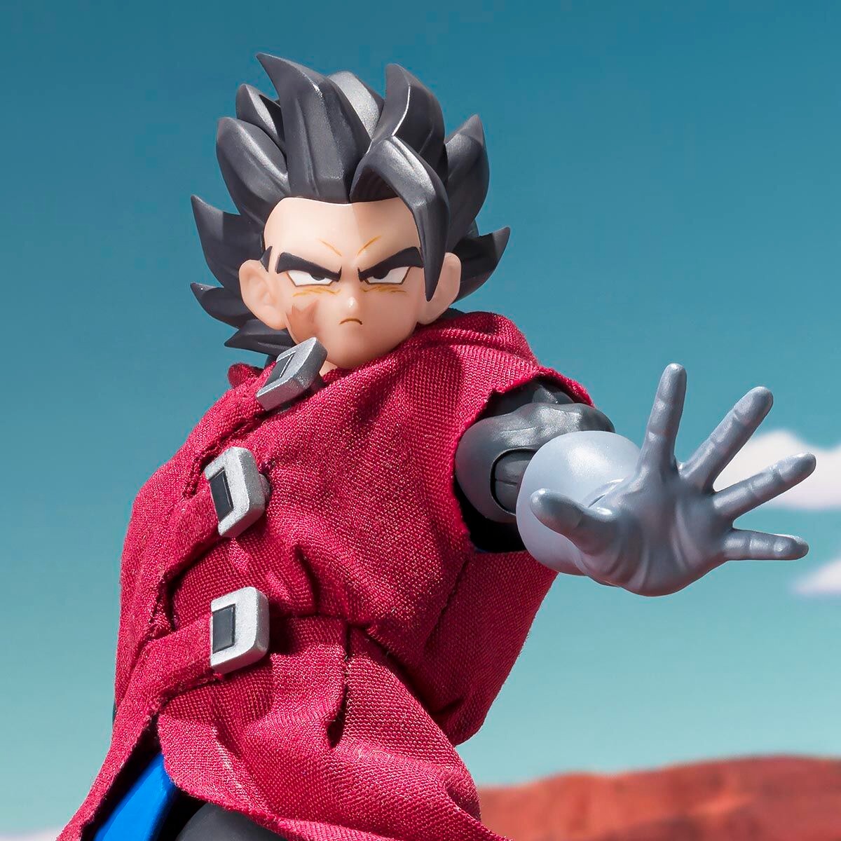 GIBLET Saiyan in Red Hooded Man S.H.Figuarts Figure DRAGON BALL LEGENDS BANDAI